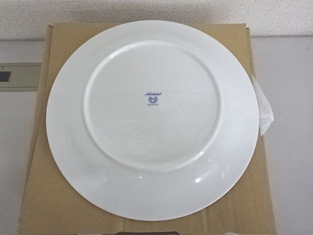 未使用・保管品★Noritake★ノリタケ　コニフェール　丸皿　約27.5㎝　4枚　コンジュント　角皿　約25.5㎝　4枚　電子レンジ・食洗器対応_画像3