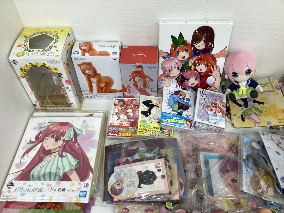 【同梱不可/現状】 五等分の花嫁 グッズ まとめ売り 缶バッジ クリアファイル フィギュア アクスタ タペストリー マルチクロス 他_画像2