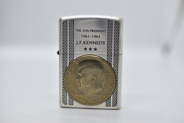 【レターパック】【未使用】zippo ジッポライター J.F.KENNEDY ケネディ アメリカ建国200周年 記念ケネディコイン 2004年製_画像3