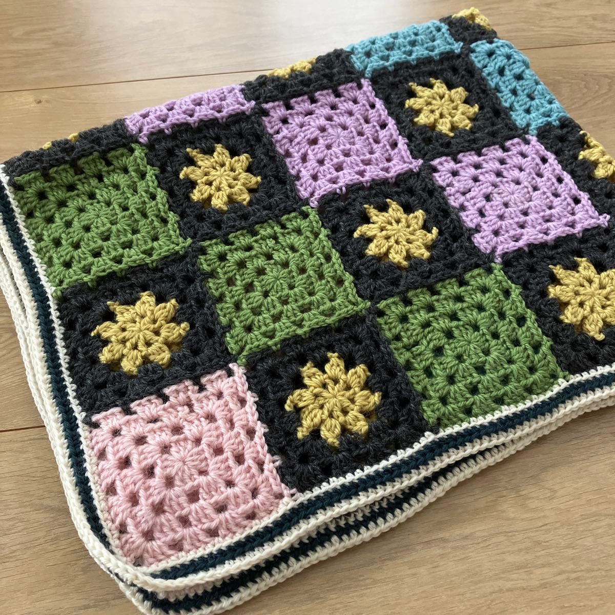 ハンドメイド カラフルモチーフつなぎ かぎ針編み 膝掛け マルチ ハンドメイド カラフルモチーフつなぎ かぎ針編み 膝掛け マルチ