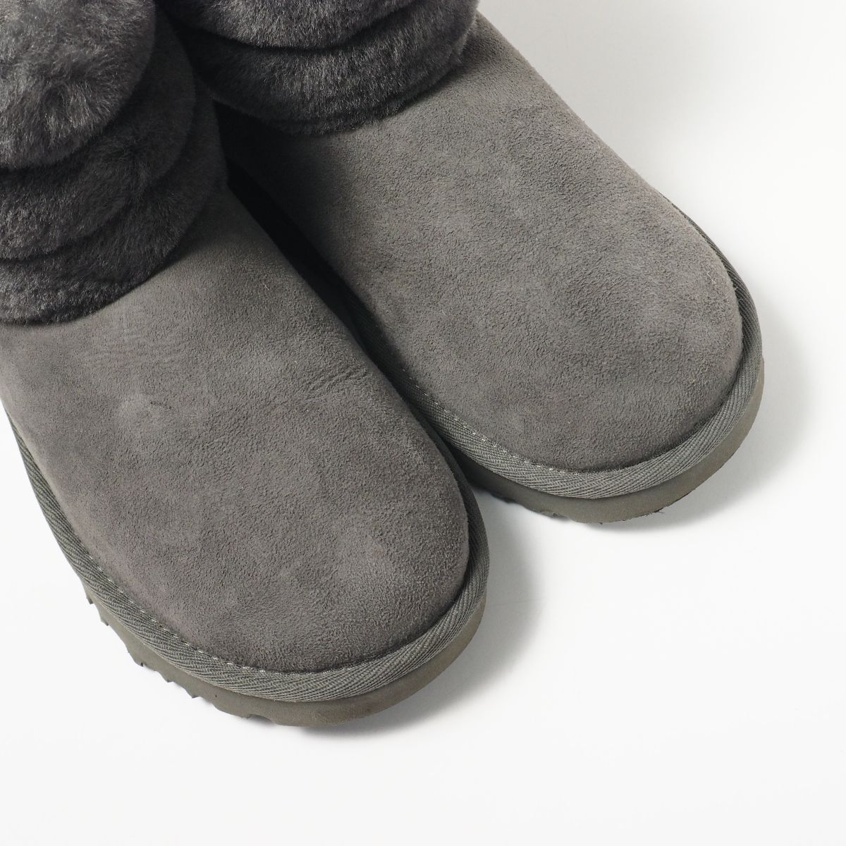 GN8427▽定価2.7万円 UGG アグ*フラッフミニキルテッド 1098533*ショートブーツ*シープスキン*ムートンブーツ*靴*グレー系*US7/24cm_画像4