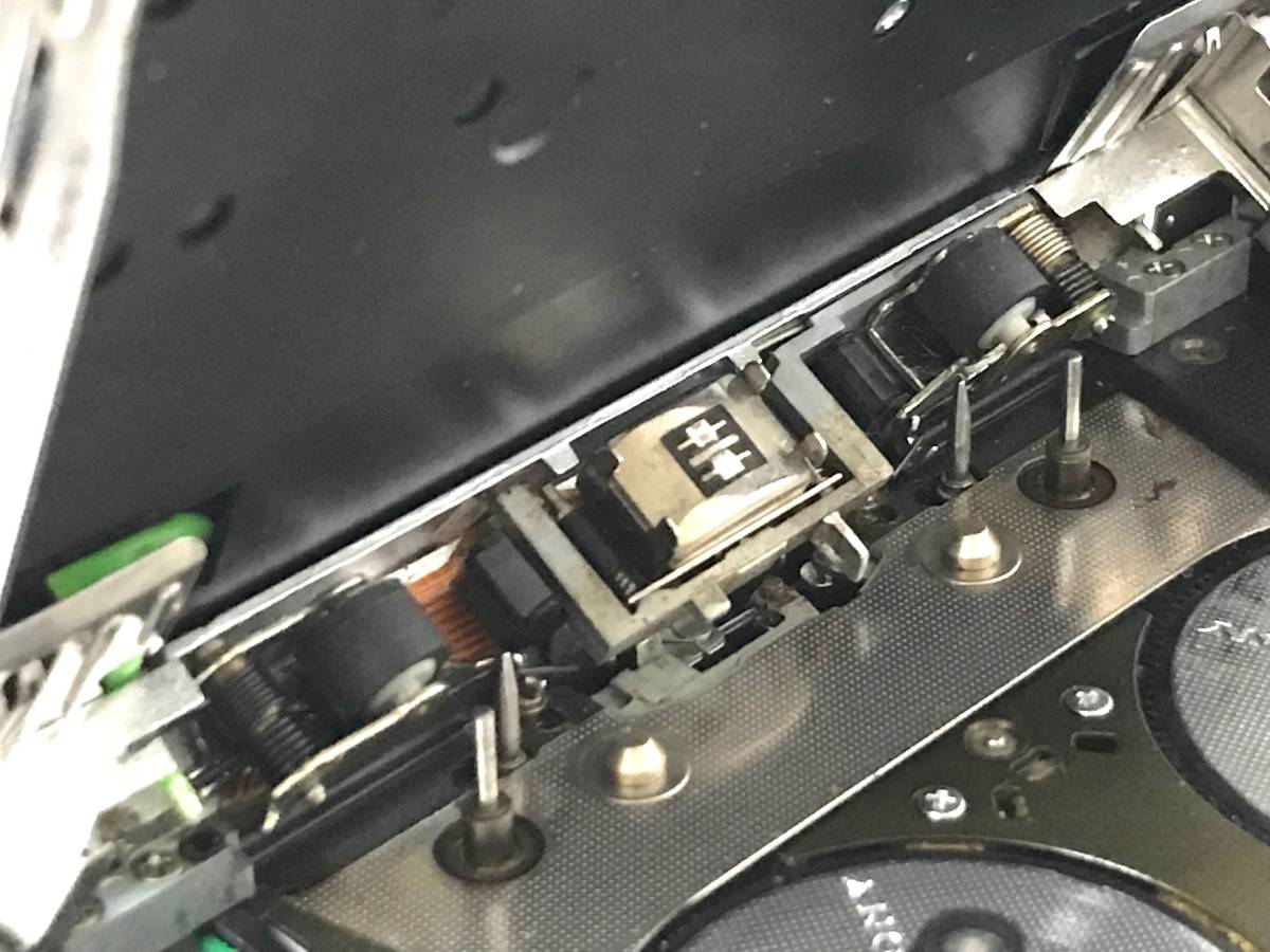 [美品][美音][整備品] SONY ウォークマン WM-F404 電池ボックス付き シルバー (カセットテープ 再生/録音、ラジオ AM/FM)_画像9