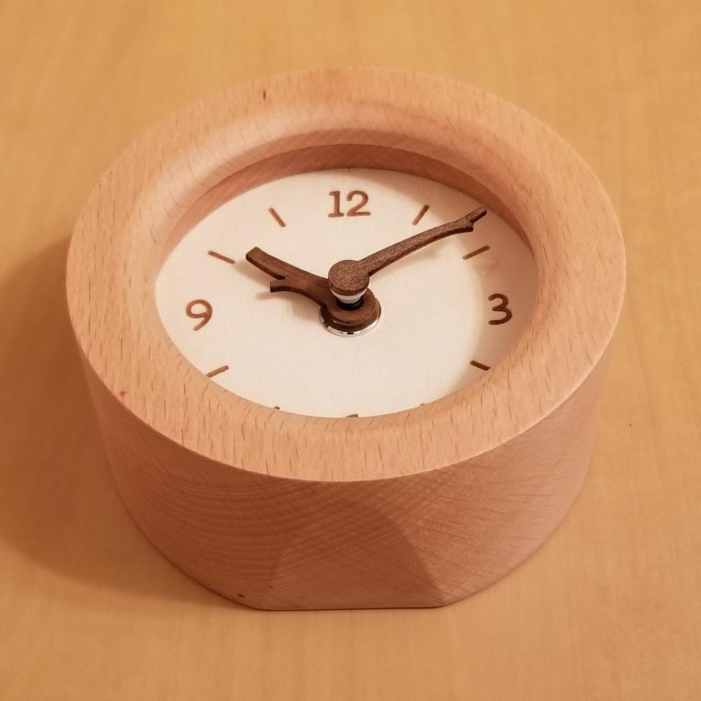 ナチュラル可愛いミニ置き時計 卓上 円型 おしゃれ 北欧風 インテリア雑貨 職人手作り 木製 コンパクト アナログ シンプル 温かみ ギフト