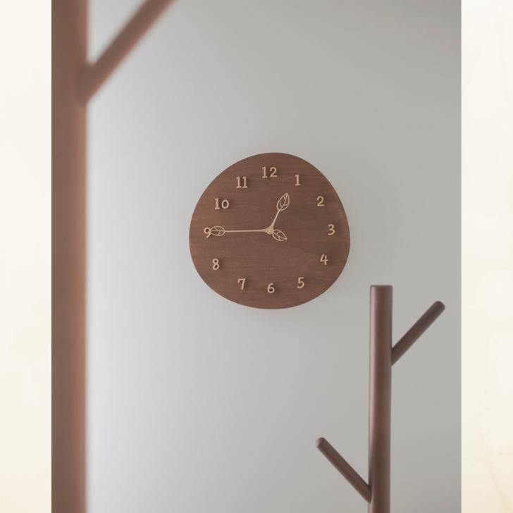 おしゃれ可愛い 置時計 壁掛時計 卓上 北欧 職人手作り 電池式 木製 ウォールナット 癒し温かみ ギフト プレゼント スタンド付き_画像6