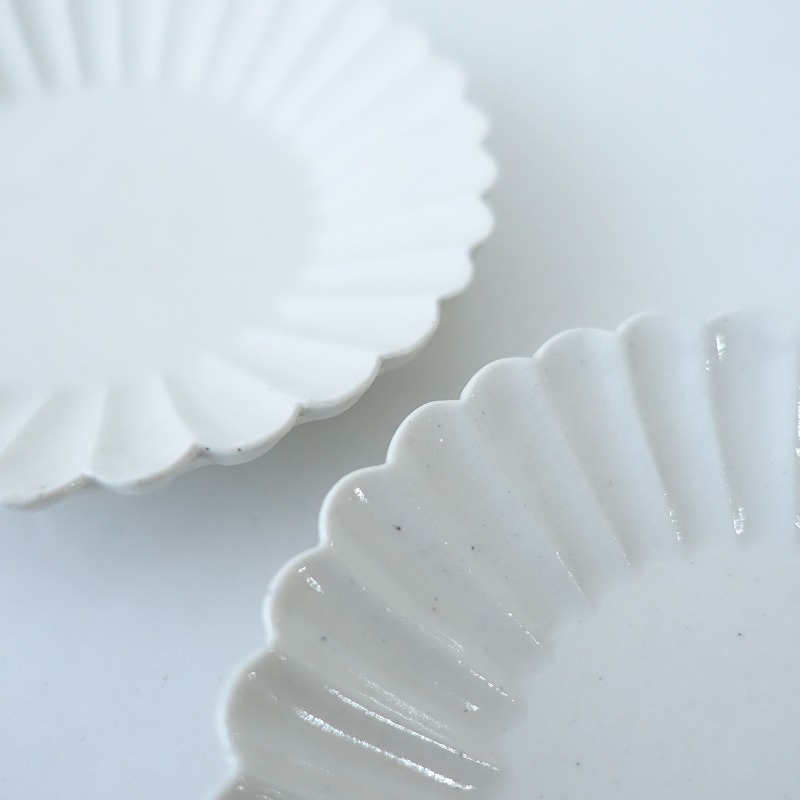 //yo инструмент для проволоки hitosi* белый фарфор . сломан 4 размер тарелка 2 шт. комплект * белый белый цветок цветок маленькая тарелка . тарелка .. тарелка plate посуда [ керамика ](wa85-2401-42)[32B42]