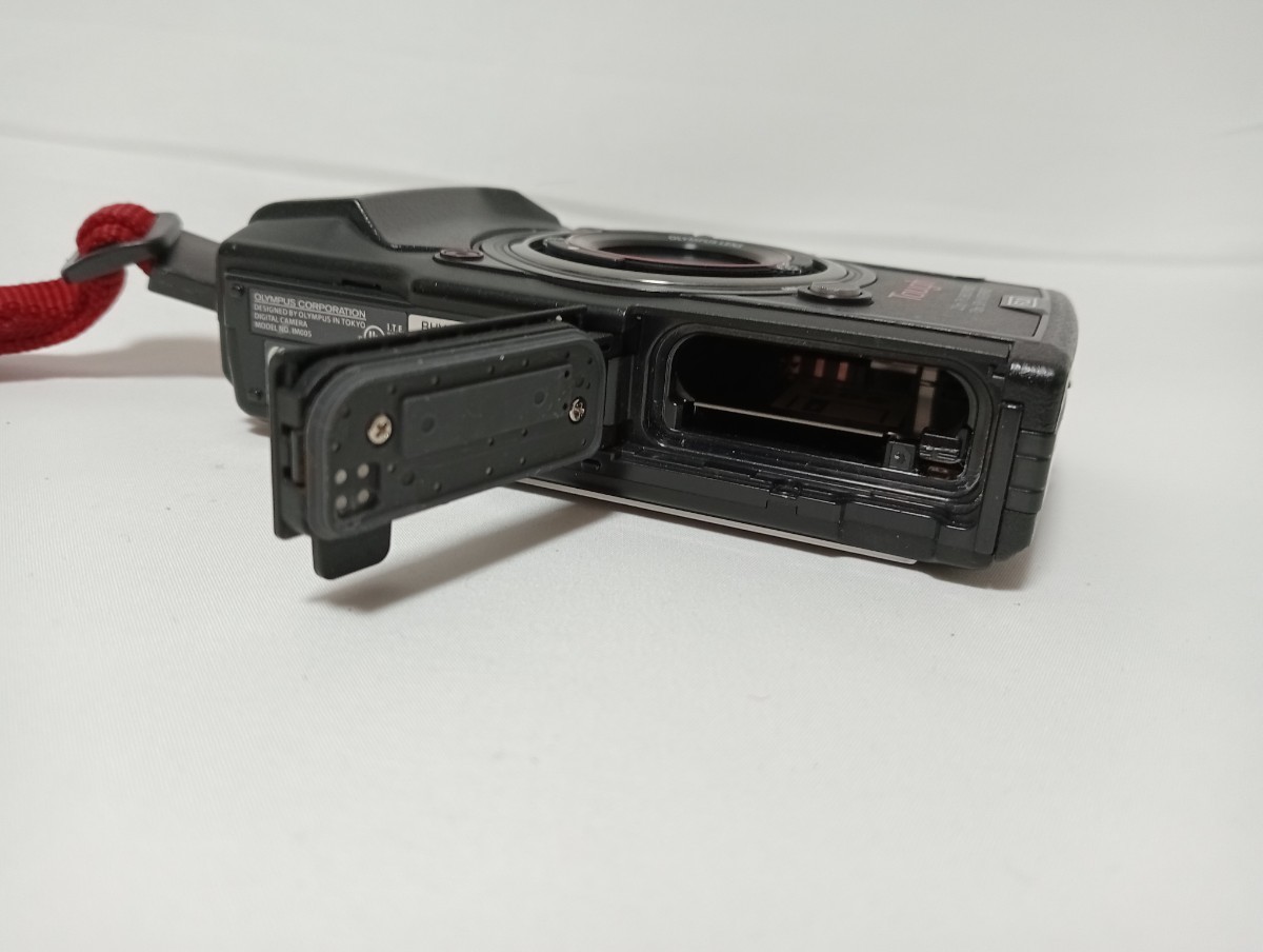 【104】OLYMPUS オリンパス Tough TG-5 4K タフシリーズ ブラック コンパクトデジタルカメラ 動作未確認_画像6