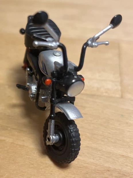 1/24スケール位？モンキー カスタム2本だしマフラー HONDA ホンダmonkey ミニカー オートバイ 原付き　スクーター CB750Fスペンサーカラー_画像2