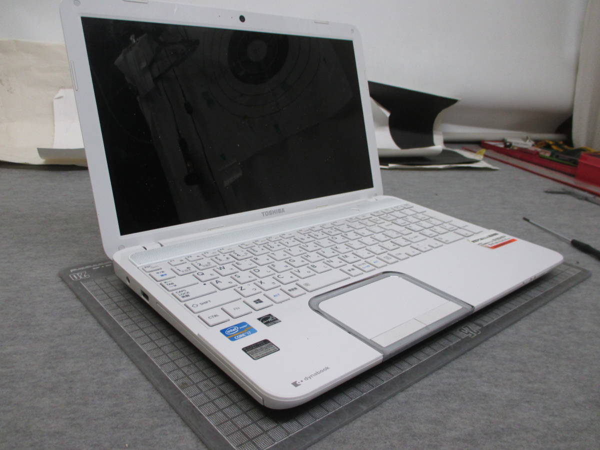 732 TOSHIBA dynabook T552/58HW ＨＤＤレス　ノートPC　メンテナンス前提_画像4