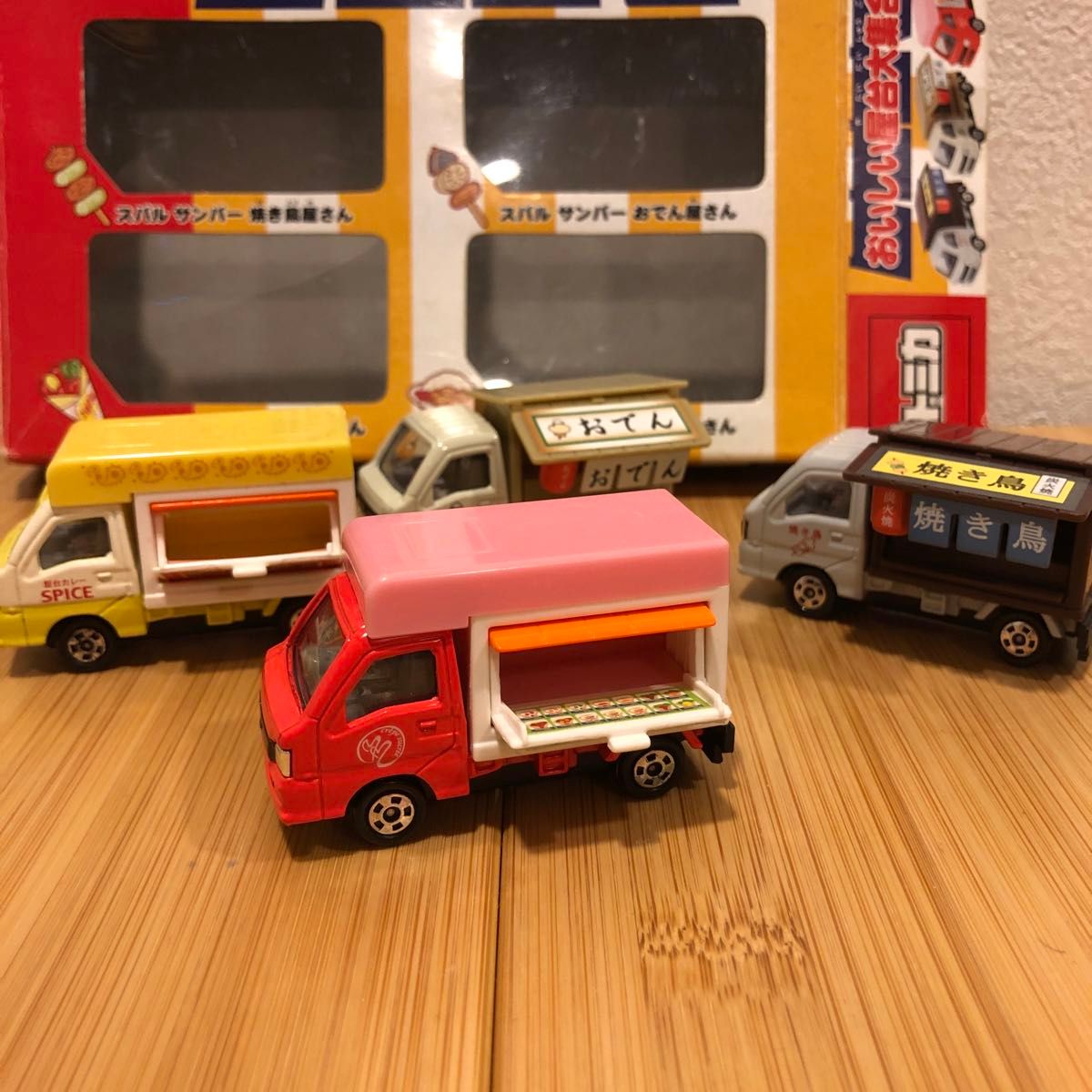 【25%OFF】 トミカ おいしい屋台大集合 屋台 移動販売 焼き鳥屋さん スバル 商用車、公用車