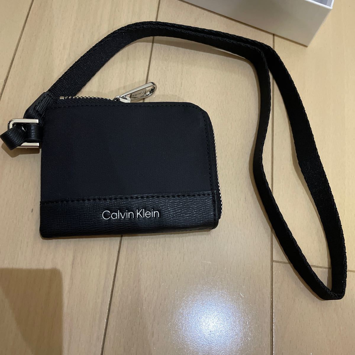  free shipping unused Calvin Klein Calvin Klein K50K508515BAX Mini purse with strap . men's lady's ck black 