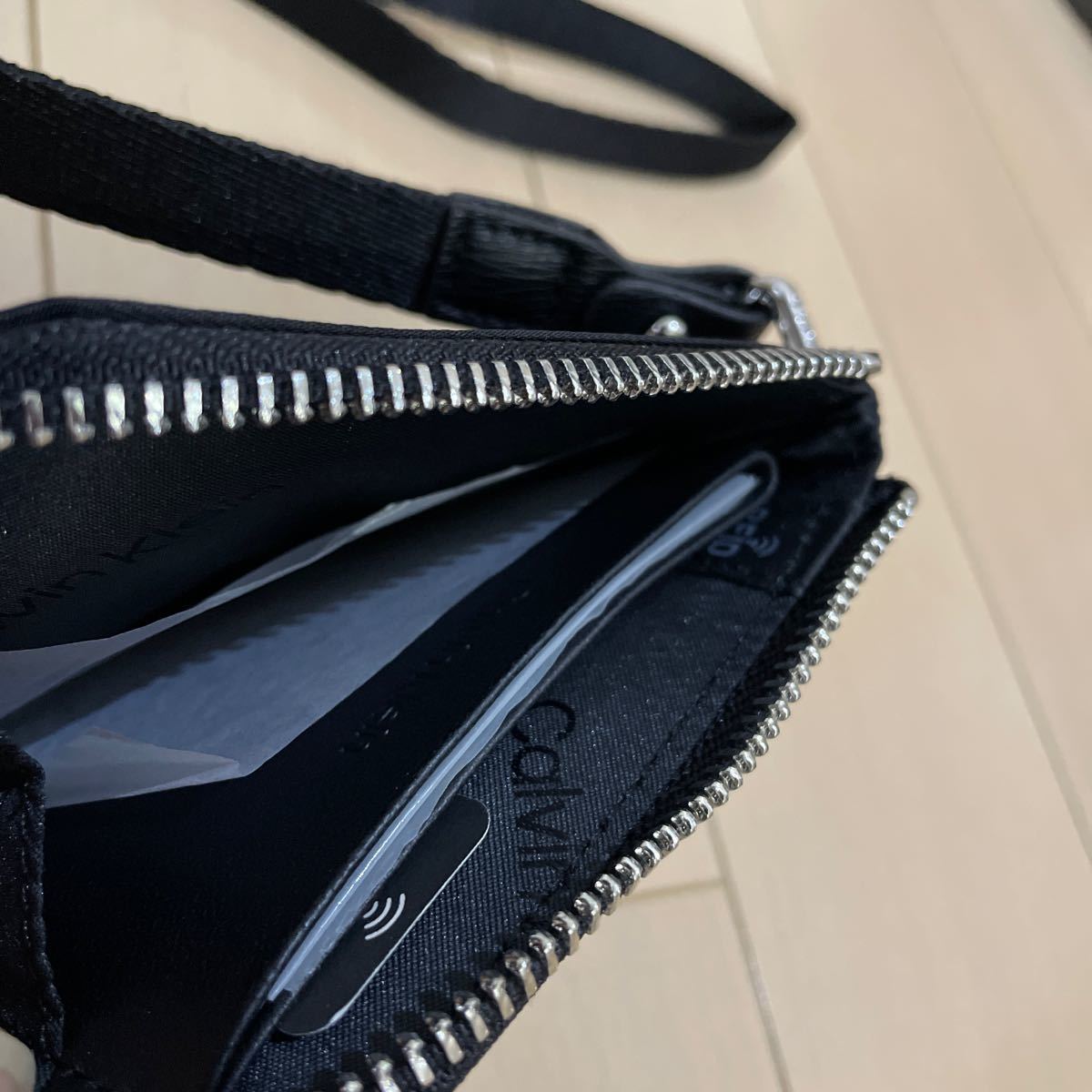  free shipping unused Calvin Klein Calvin Klein K50K508515BAX Mini purse with strap . men's lady's ck black 