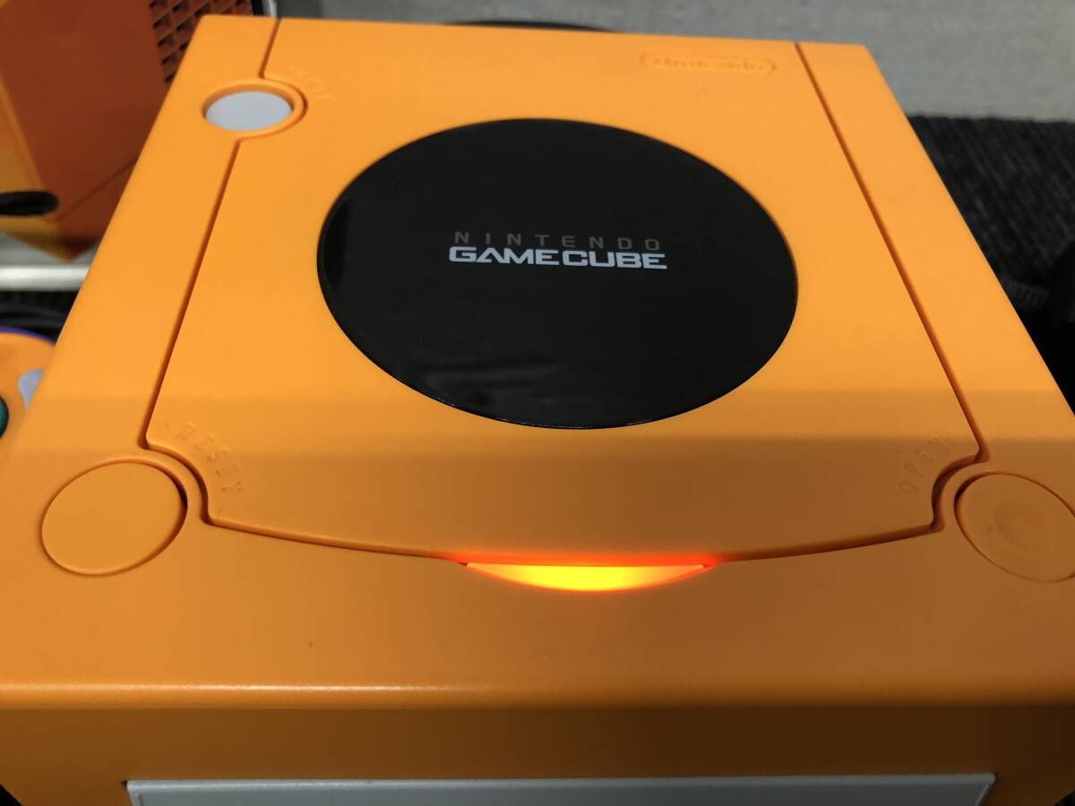 255☆Nintendo　GAME CUBE　DOL-001（JPN）　任天堂　ゲームキューブ　オレンジ　通電OK　ニンテンドー　写真追加有り_画像3