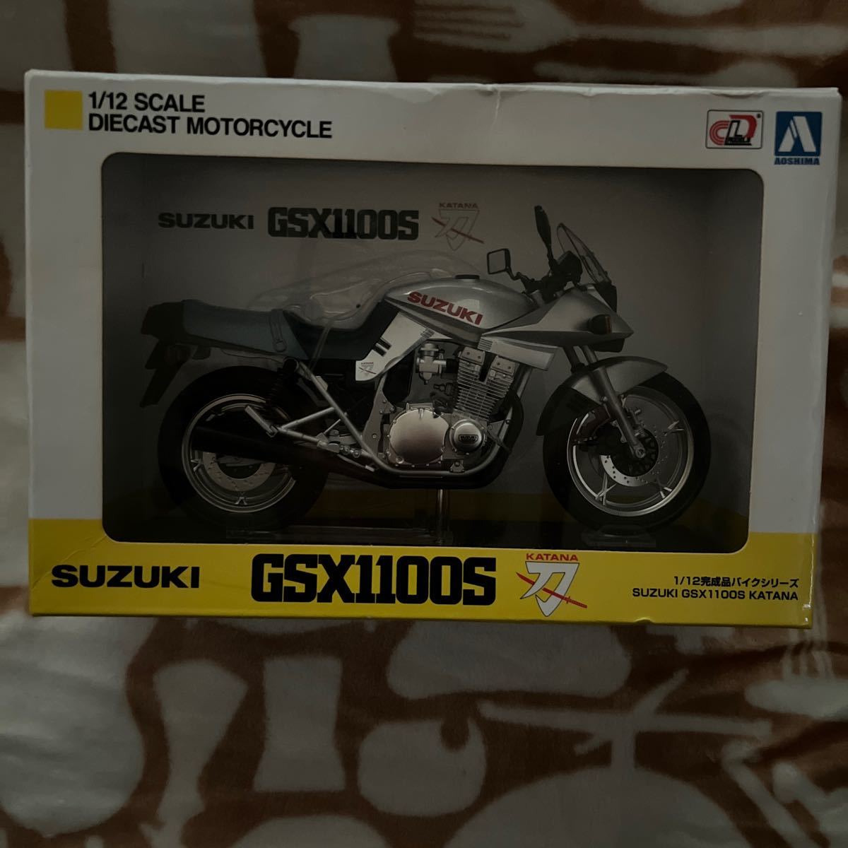 アオシマ　スズキ　GSX1100s 1/12 完成品　シルバー 新品未使用未開封品　バイク_画像1