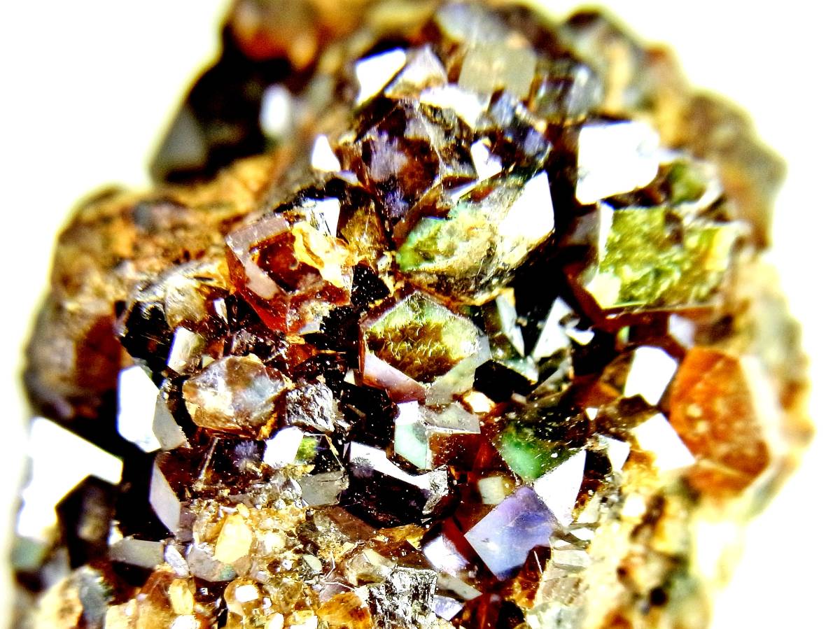 [国産鉱物]　レインボーガーネット小群晶・奈良県産　t47_画像2