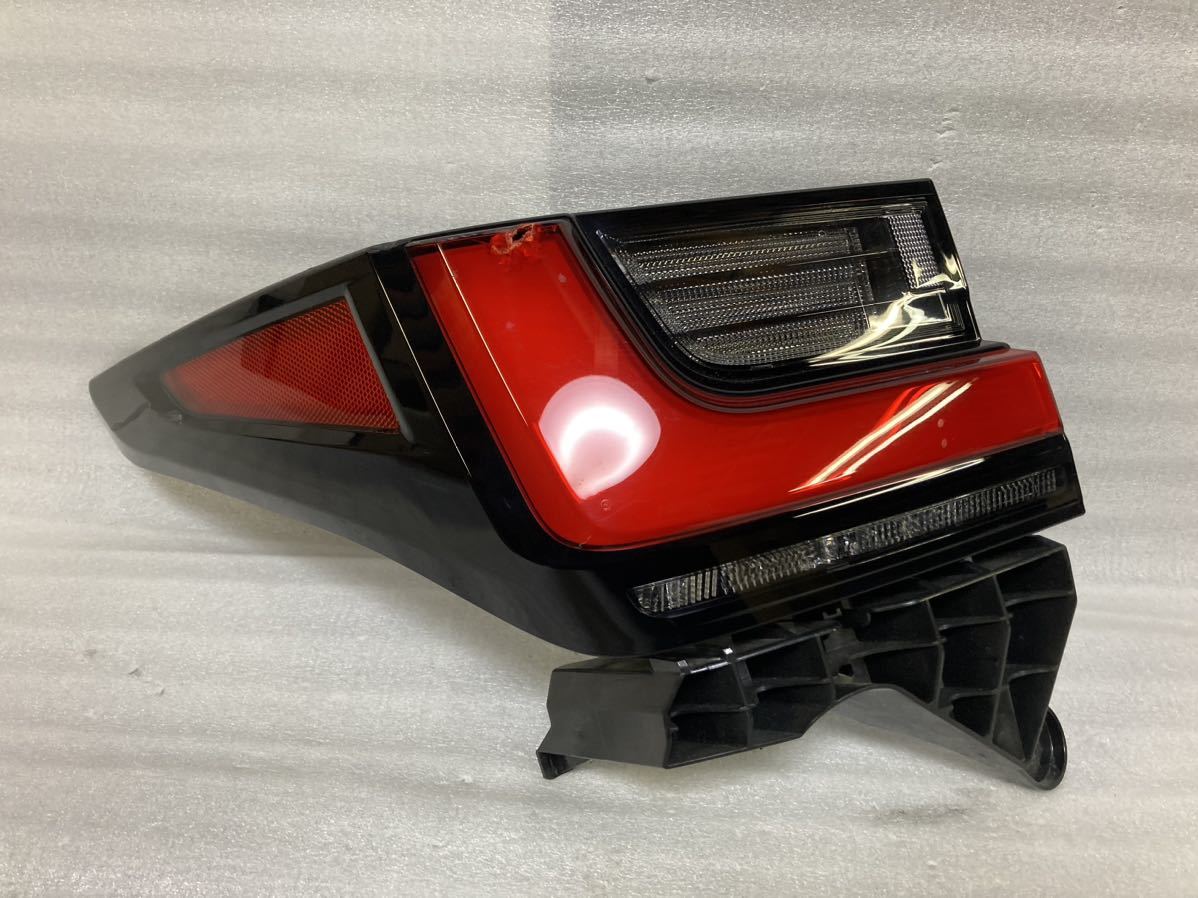 9689 ジャンク レクサス NX250 350 AAZH20 左テールライト 9689 ジャンク レクサス NX250 350 AAZH20 左テールライト