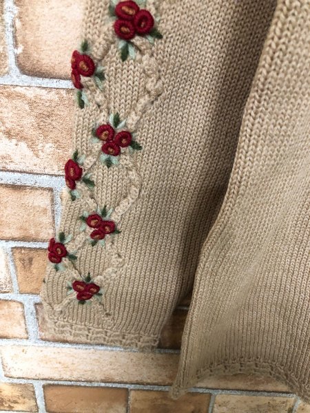 レディース 可愛い花刺繍 ニットセーター ベージュ_画像3