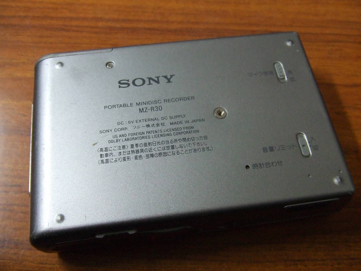 h81 SONY ソニー MD WALKMAN MZ-R30 MDウォークマン 中古　本体 ジャンク_画像7