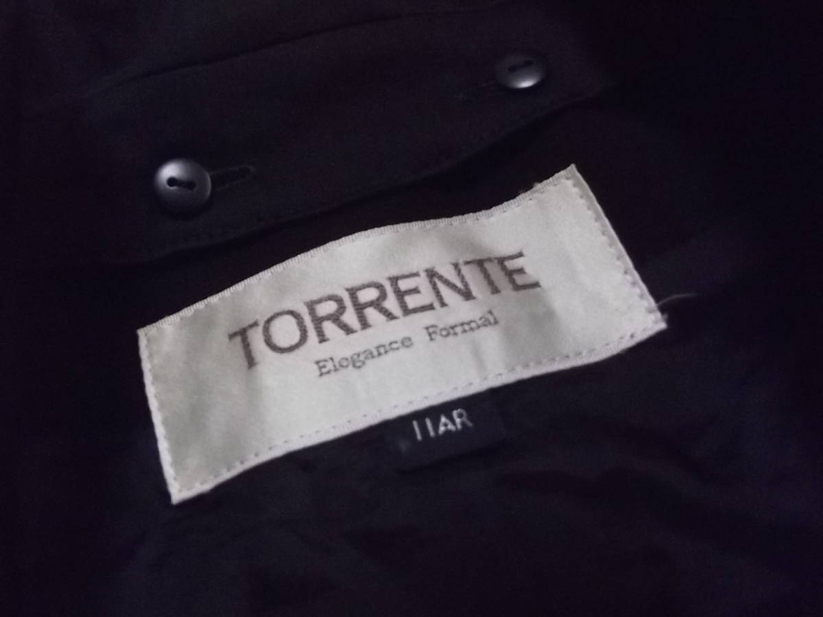 まとめて即決！美品　ブラックフォーマル礼服喪服　TORRENTE　イギン製　膝丈スカートアンサンブルスーツ上下セットアップ　_画像2