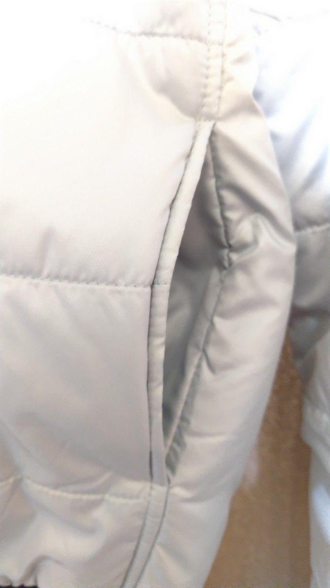 【ほぼ新品】中綿ジャケット 軽量タイプ 動きやすい 普段着 スポーツ ランニング ファスナー チンガード メンズ ダウンジャケット