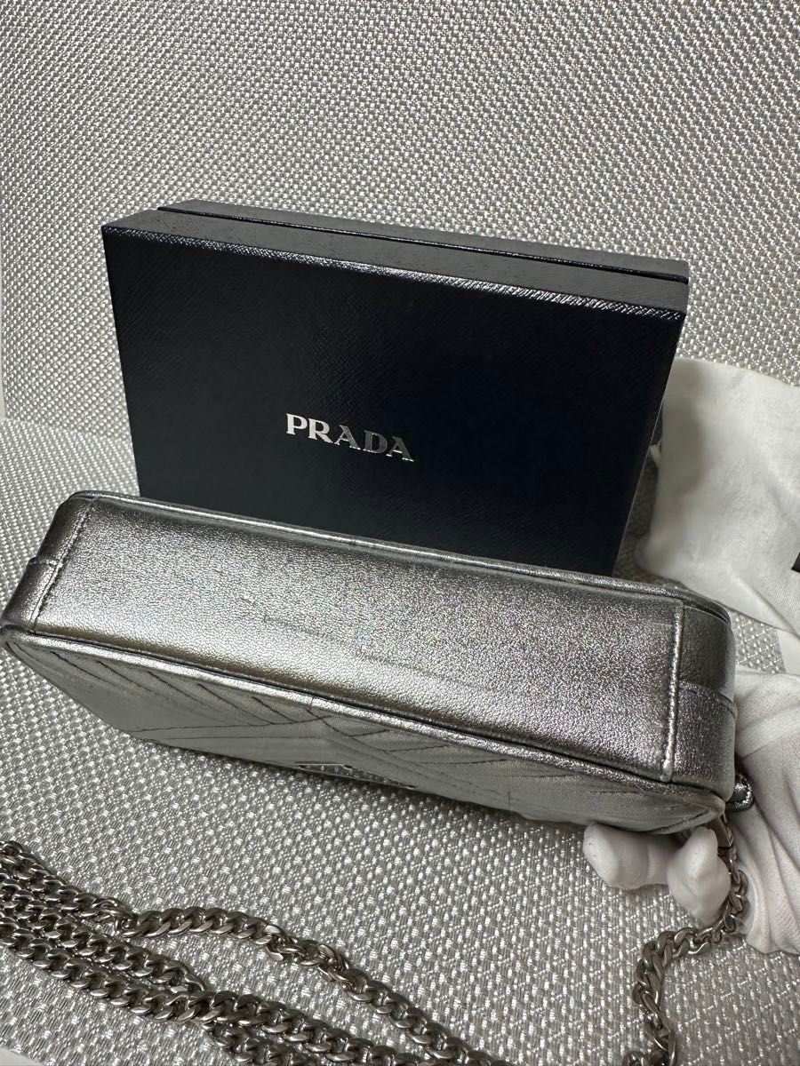 プラダ PRADA チェーンショルダーバック シルバー 美品|Yahoo プラダ PRADA チェーンショルダーバック シルバー 美品|Yahoo