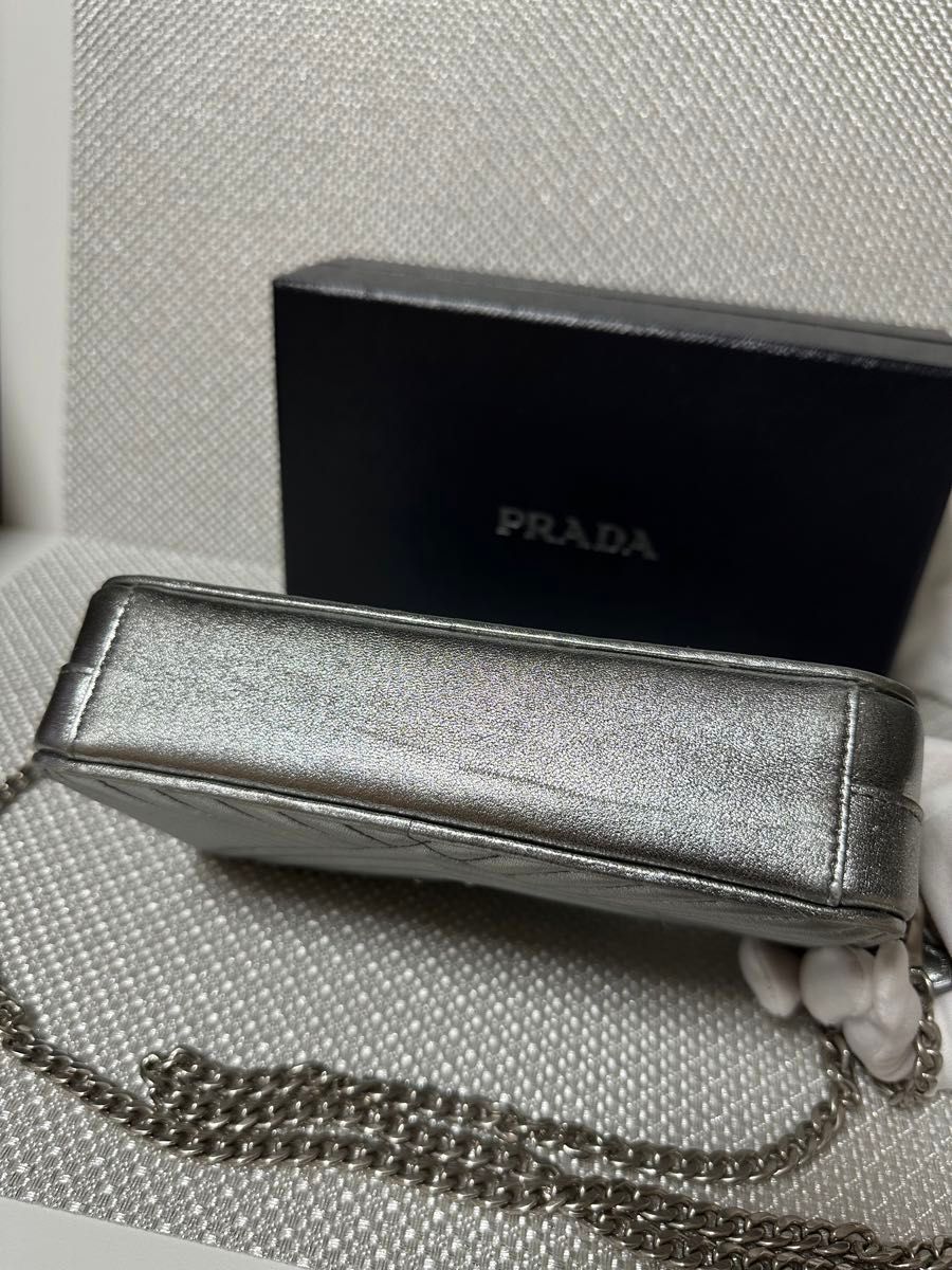 プラダ PRADA チェーンショルダーバック シルバー 美品|Yahoo プラダ PRADA チェーンショルダーバック シルバー 美品|Yahoo