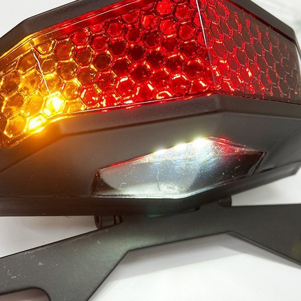 バイク テールランプ【F6】黒 LED ウィンカー ブレーキ連動 ナンバー灯内蔵 ステー付 汎用/13_画像3