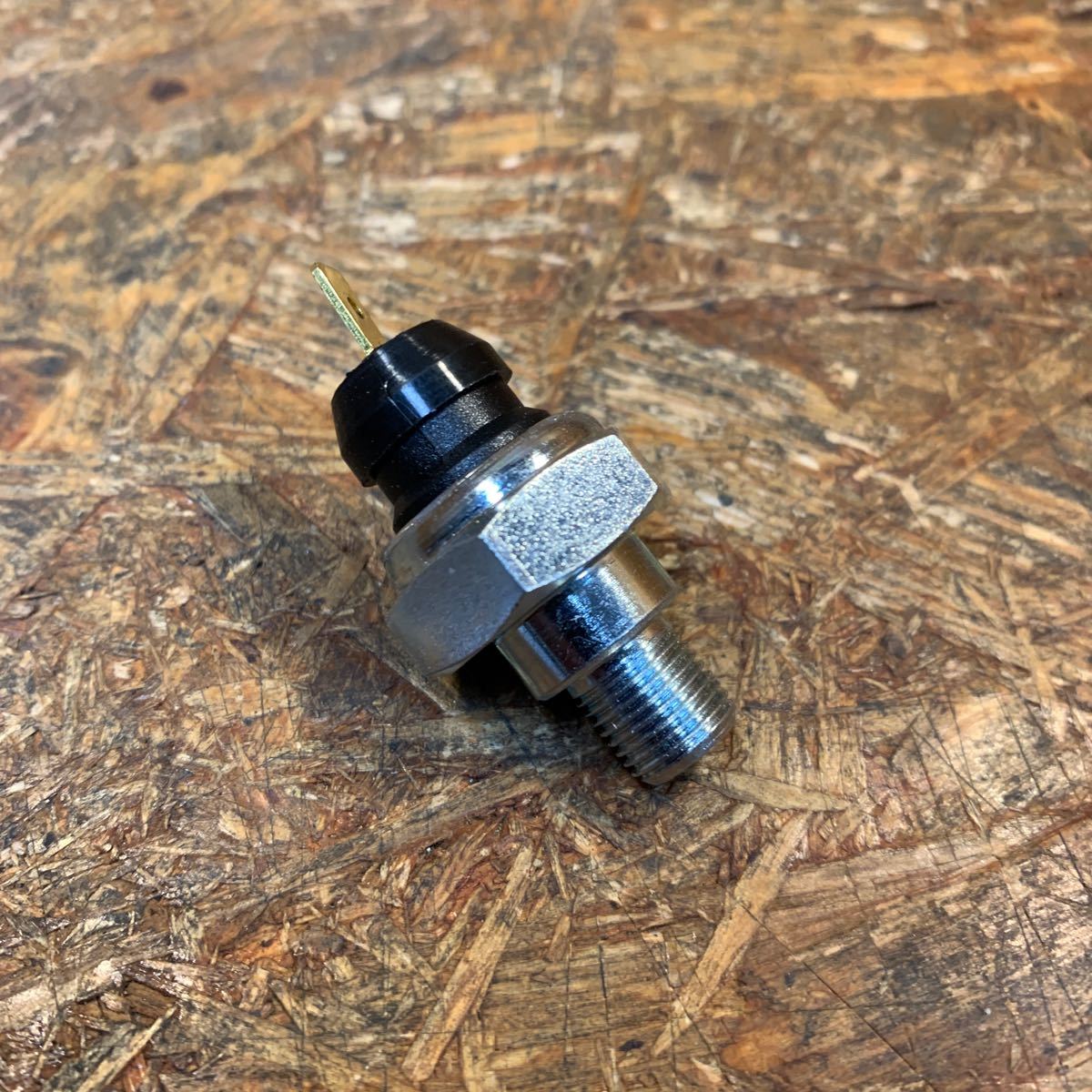  Triumph oil pressure switch custom triumph unit 74 year on and after TR6 T120(60_3719)