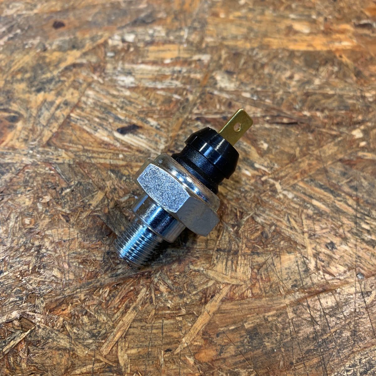  Triumph oil pressure switch custom triumph unit 74 year on and after TR6 T120(60_3719)