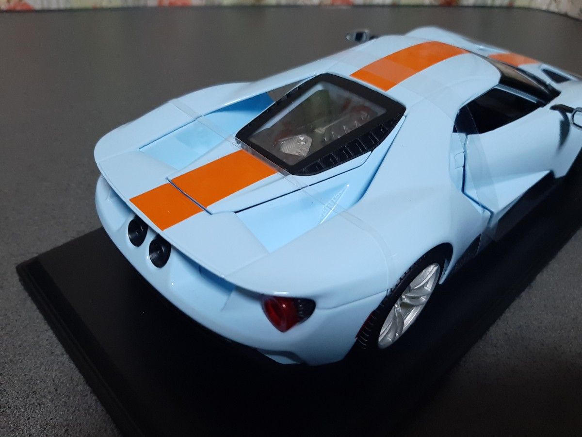 フォード  GT   1/18  Maisto   新品未使用