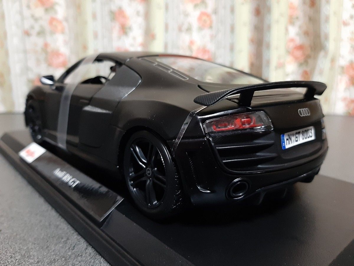 Audi   R8  GT  1/18  マイスト  新品未使用  