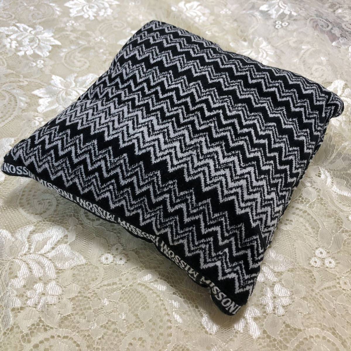 ◎未使用保管品　MISSONI ミッソーニ　ミニクッション　2点　柄名フィリッポ　24㎝×24㎝_画像6