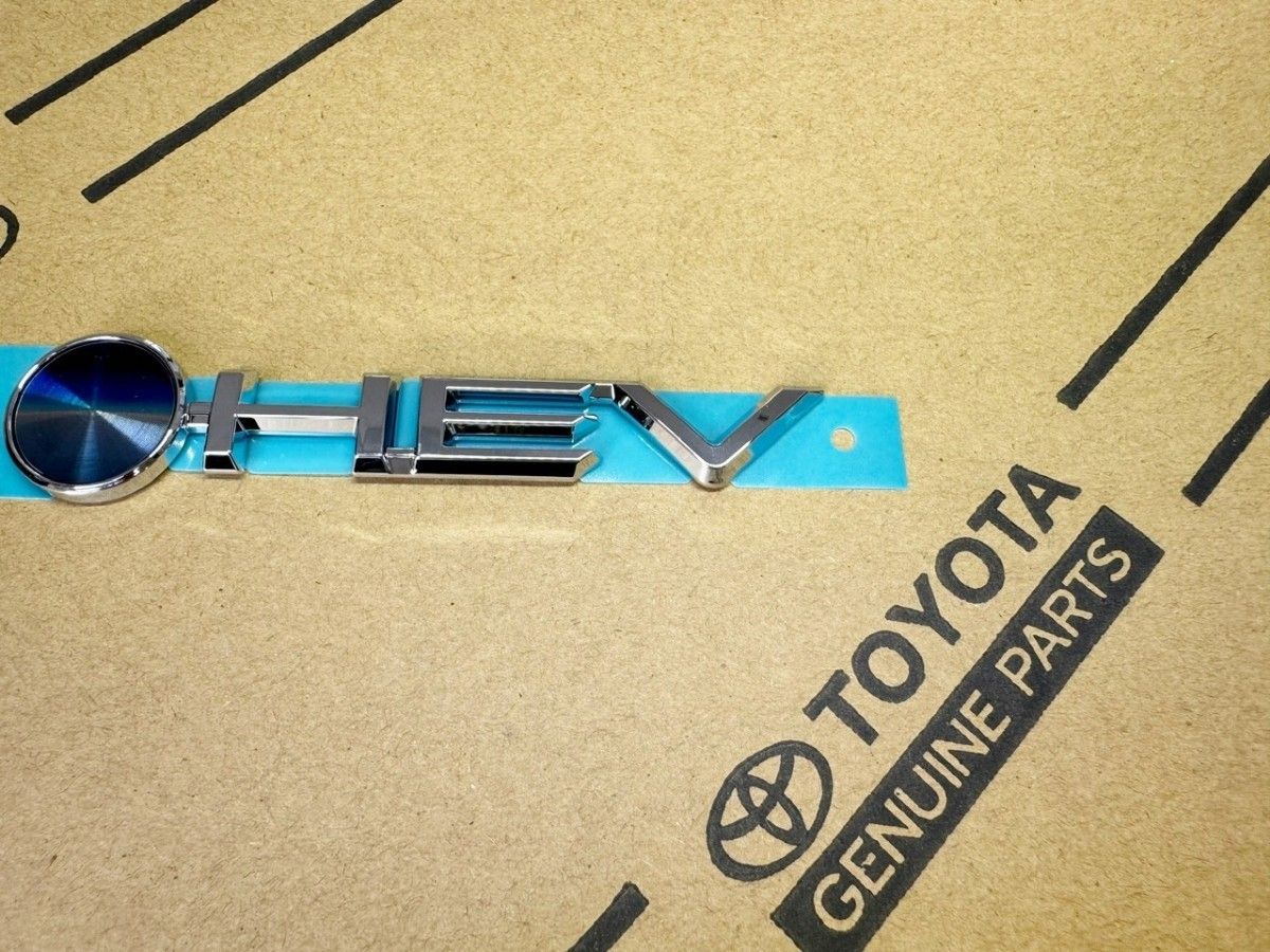 現行HEV仕様に カローラクロス HEVエンブレム トヨタ純正部品 現行HEV仕様に カローラクロス HEVエンブレム トヨタ純正部品