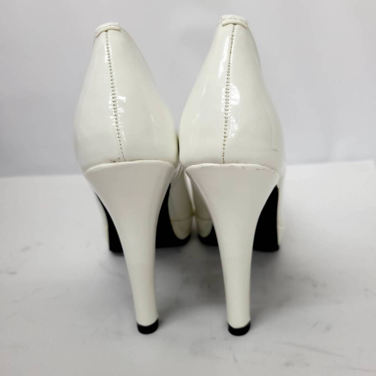 *[ stock disposal price ][ translation equipped ]Sweet Selena Suite Serena pumps beautiful legs white enamel LL size high heel *F02-432p