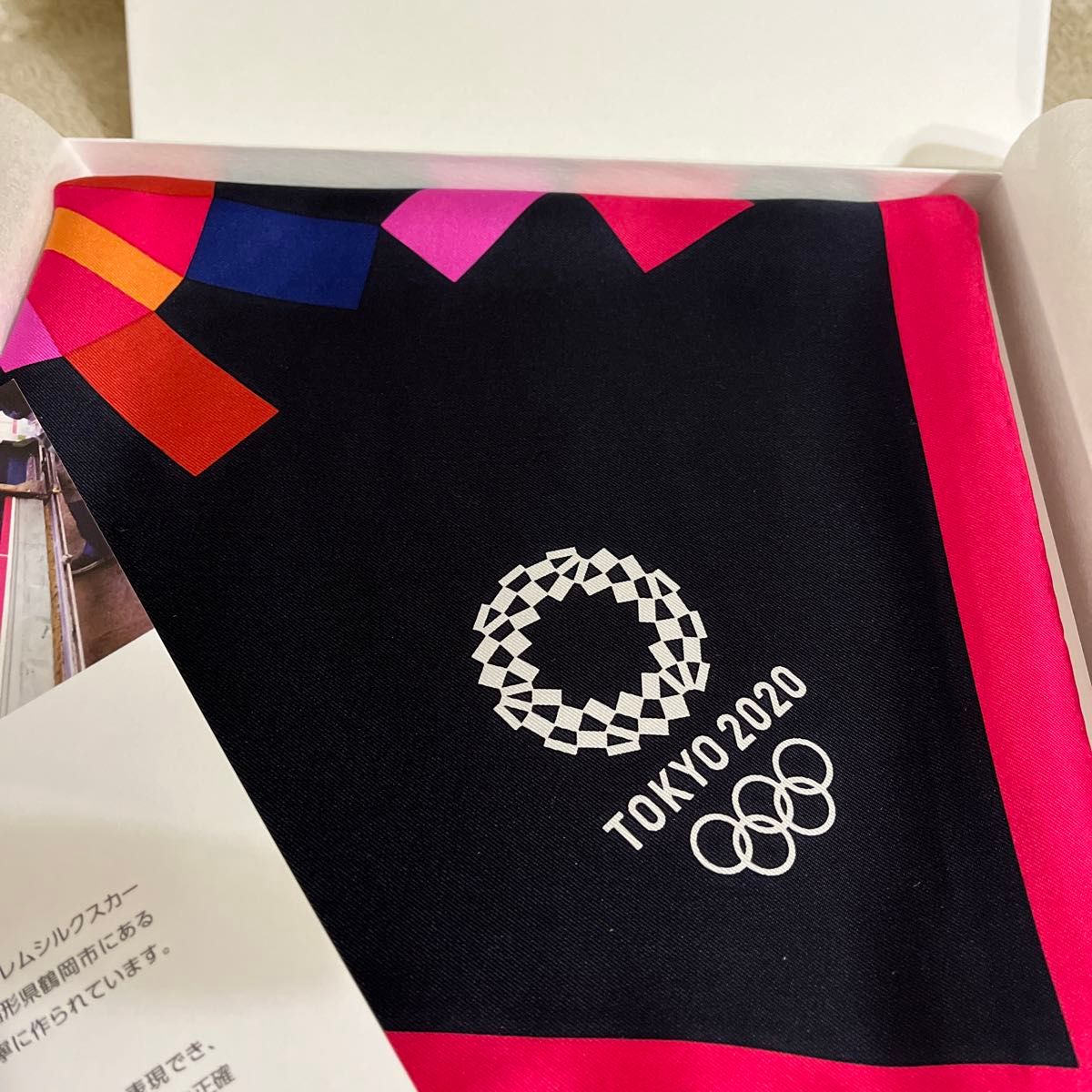 新品・箱入り♪  東京オリンピック　2020年　限定デザイン　スカーフ　シルク100%