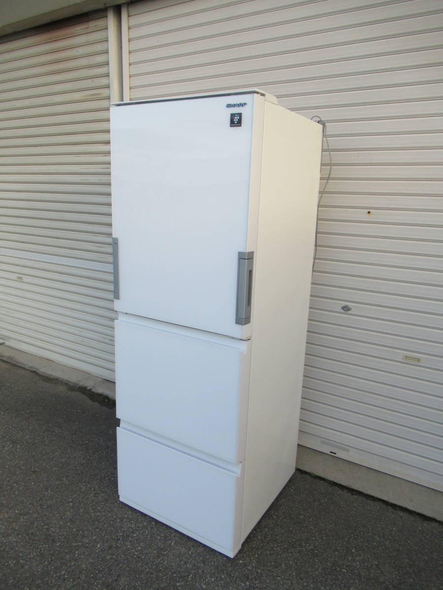シャープ冷凍冷蔵庫 SJ-GW35H-W  ２０２２年 ３５０L  美品 ドア両開き 兵庫県加古川市より１００Km 以内の方は送料無料です。の画像1