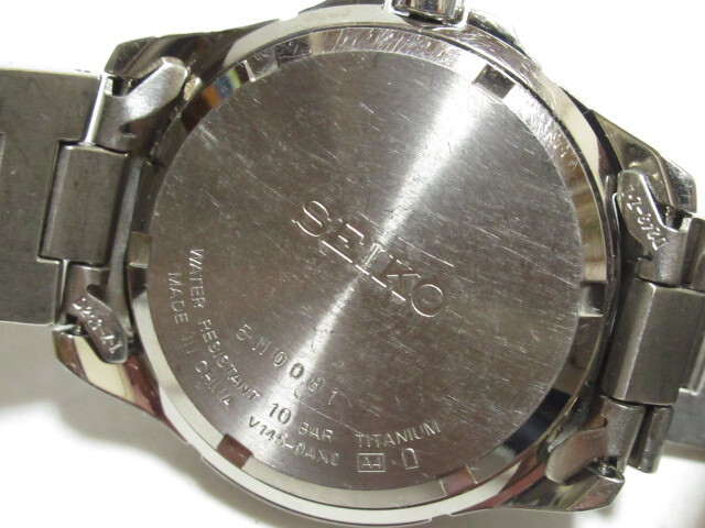 [fe2 HN7470] 稼動品 SEIKO セイコー SOLAR TITANIUM ソーラー チタニウム V145-0AX0 デイト 腕時計 メンズ_画像9