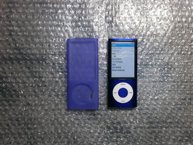 送料185円から[JUNK]iPod nano 第5世代(?) ケース等付豪華セット ※如何なる理由でもノークレーム・ノーリターン・ノーキャンセル厳守で※_画像2