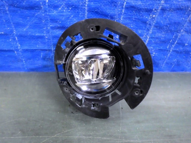 K347　ムーヴキャンバス　LA800S　LA810S　右フォグ　LED　114-11092　114-69038　美品_画像1