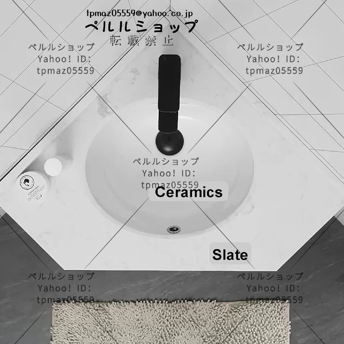 壁に取り付けられた洗面化粧台、シンクと鏡付きのコーナーバス 壁に取り付けられた洗面化粧台、シンクと鏡付きのコーナーバス