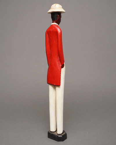 アフリカ　コートジボワール　コロン人形　XLサイズ　No.28　レッドジャケットの男性　木彫り　立像　アフリカ雑貨　彫刻_画像3