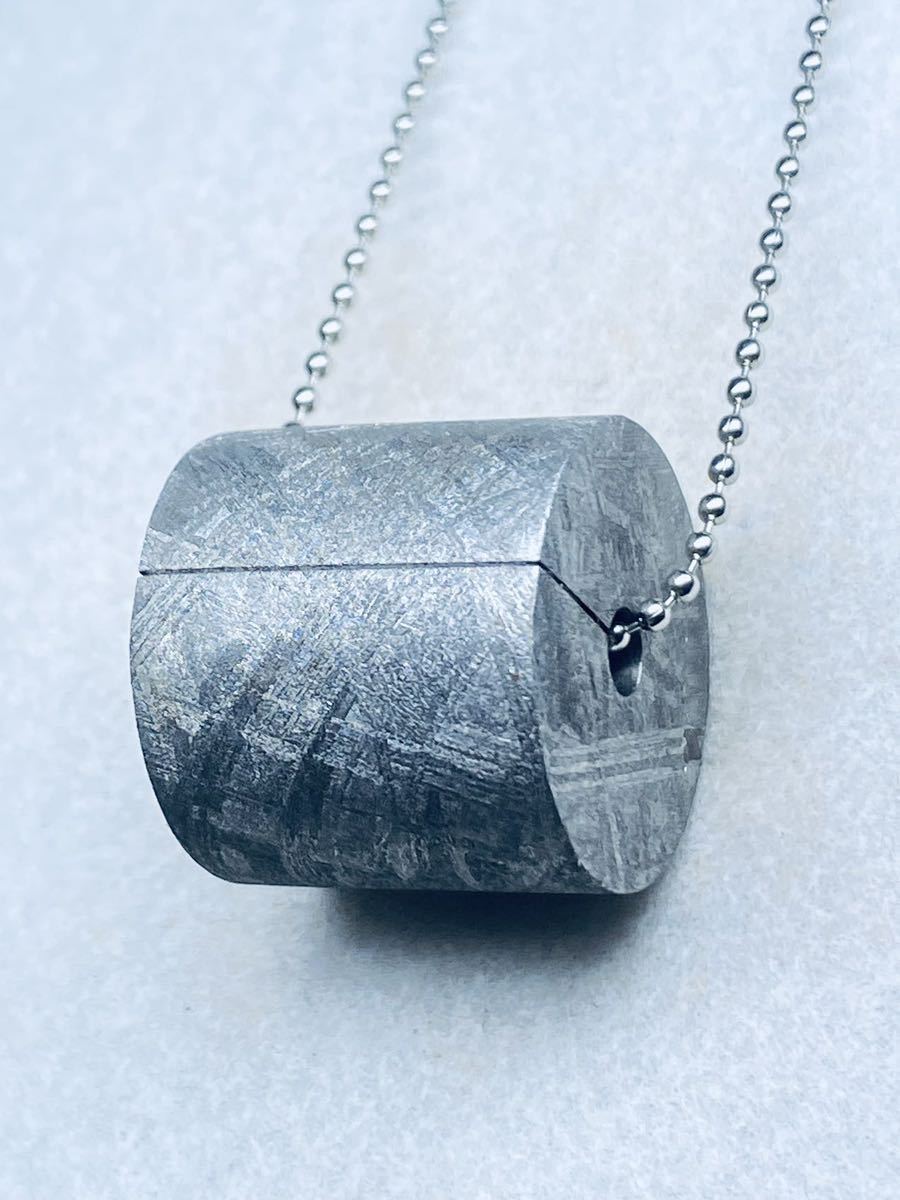 ギベオン隕石　21㍉50g ナミビア　鉄隕石　ネックレス　メテオライト　男女兼用
