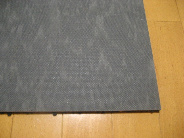 日本製タイルカーペット（２２枚）厚み約6.5mm（２０１５）・１枚２００円～_画像3