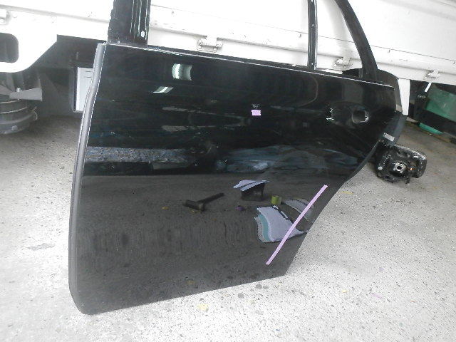G35193 メルセデス ベンツ W213 Eクラス ワゴン 左 リア ドア パネル 黒 左リアドアの画像6