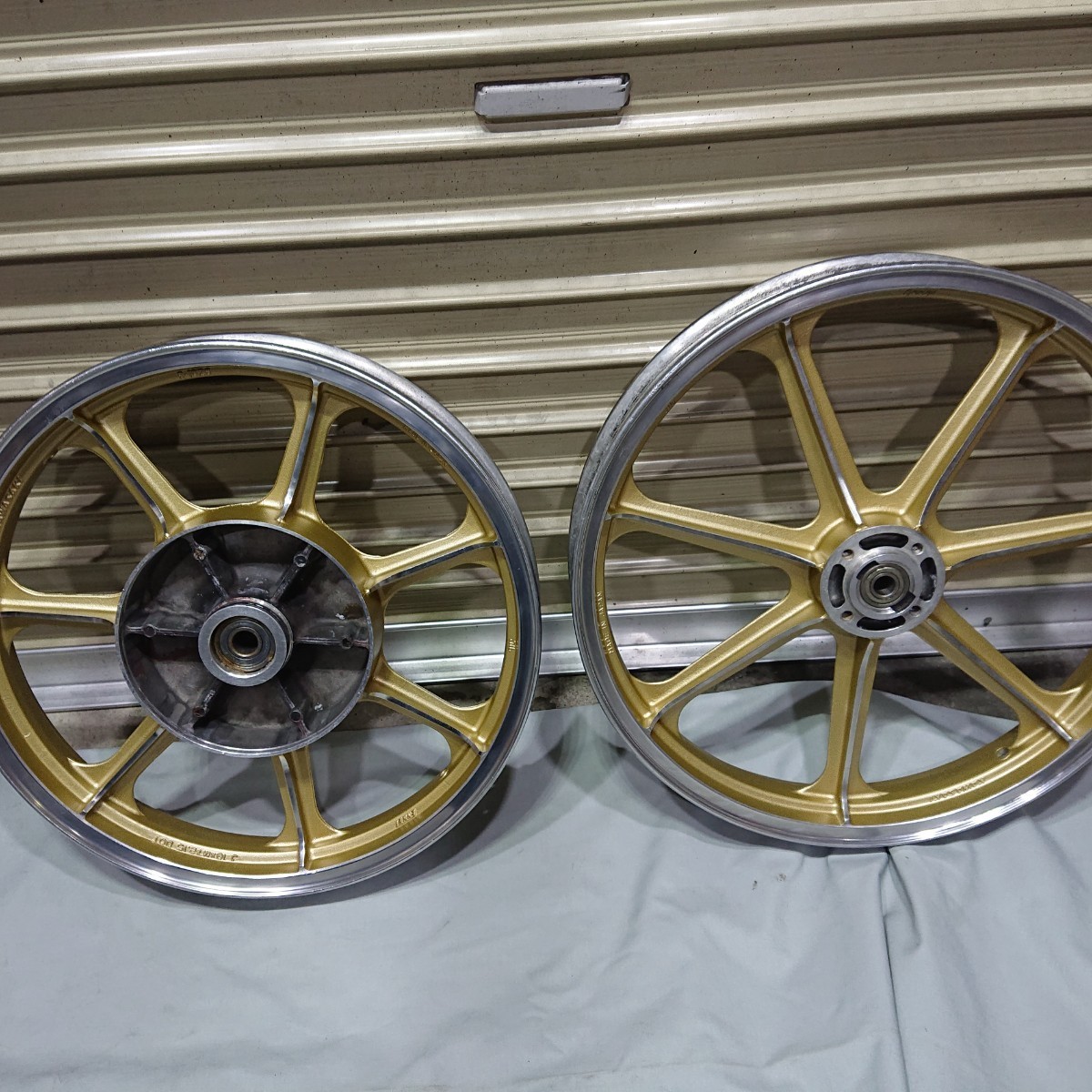 Yahoo!オークション - KZ1000MK2 z1 KZ純正キャストホイール Yahoo!オークション - KZ1000MK2 z1 KZ純正キャストホイール