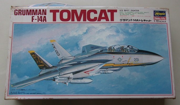 GRUMMAN F-14A TOMCAT U.S.NAVY FIGHTER グラマン F-14Aトムキャット　函サイズ：縦19ｃｍ×横33.9ｃｍ×厚さ5ｃｍ　プラモデル_画像1