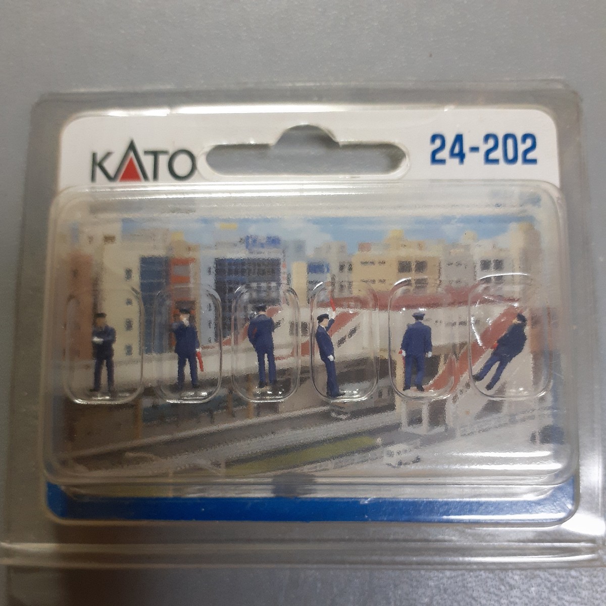 KATO Nゲージ用人形 駅員 24-202_画像1