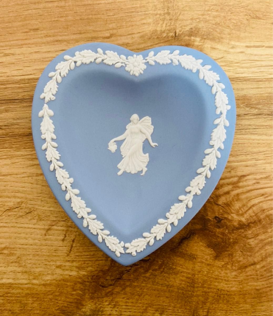 美品】ウエッジウッド WEDGWOOD ジャスパー ハート 丸型 トレイ 美品】ウエッジウッド WEDGWOOD ジャスパー ハート 丸型 トレイ