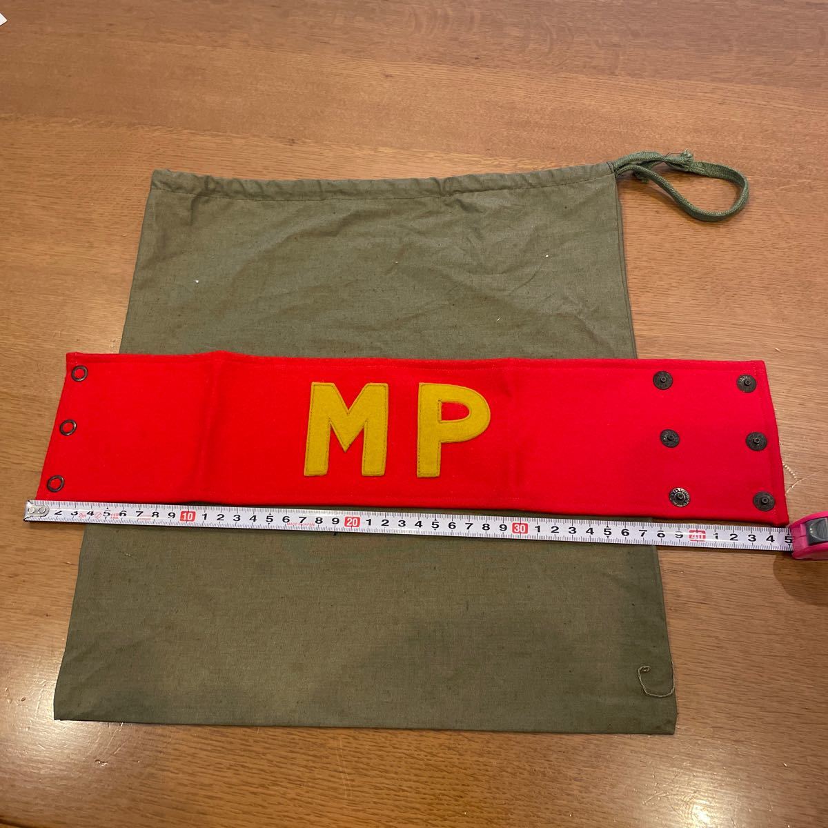 米軍憲兵隊腕章　ＭＰアームバンド　赤色に黄色字　_画像6