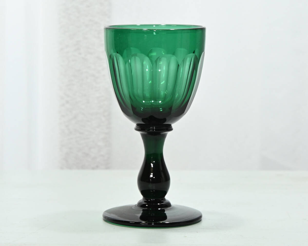 0568-1　カットガラスのワイングラス　ブリティッシュグリーン　1800-1830年代　英国　アンティーク
