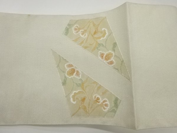 ys6932495; 宗sou 砂子綴れ銀駒刺繍亀甲に華紋・草花模様名古屋帯【着】_画像9